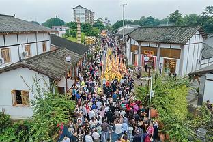 比塞克全场数据：传球成功率96%，8次长传8次到位，评分8.4最高